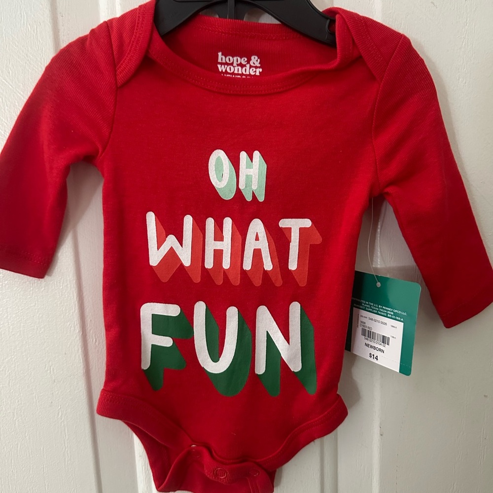 HOPE & WONDER BABY CHRISTMAS ONESIE: RED: NWT: SZ NEWBORN